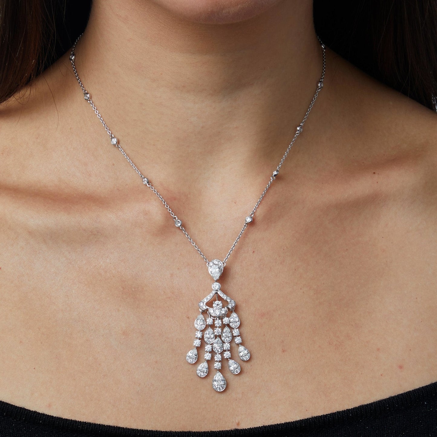 Graff 7.18ct 18k White Gold Diamond Drop Necklace