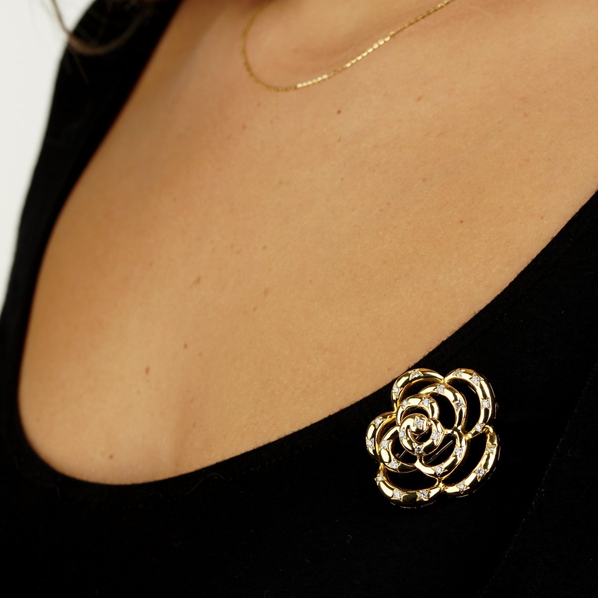 Van Cleef Arpels Flower Diamond Gold Brooch