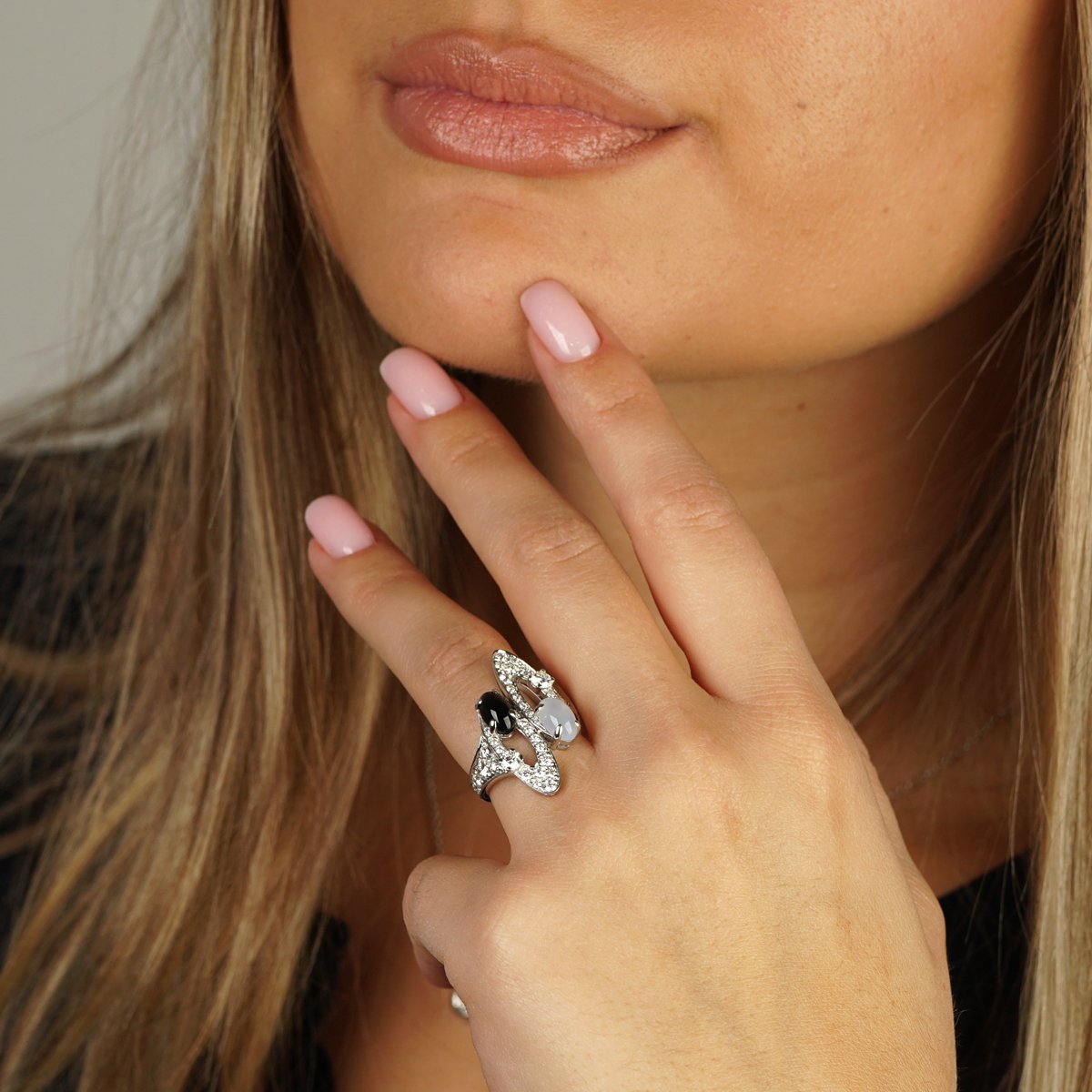 Bvlgari Elisia Diamond Onyx & Chalcedony White Gold Cocktail Ring Sz 4